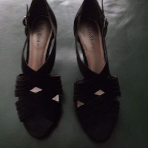 Woman's Black Heel Shoe